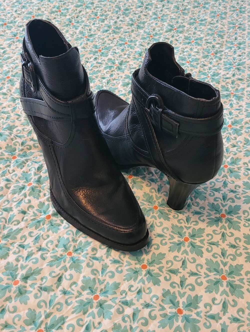 Womens Black Leather Ankle boot Size 8.5